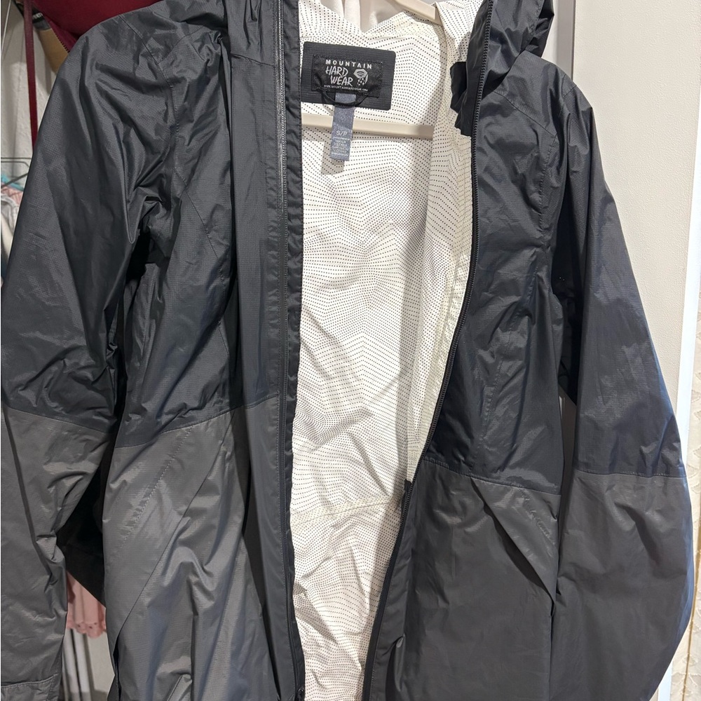 Mountain Hardwear women’s Charcoal Gray Hooded Jacket